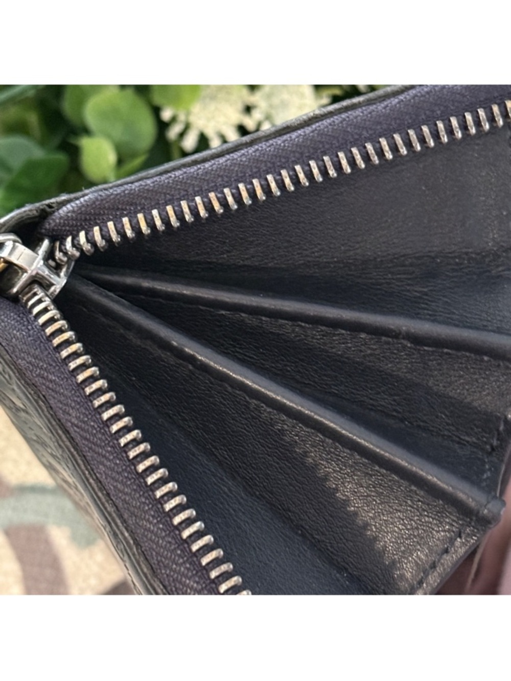 Authentic Gucci Embossed GG Zip Wallet - Picture 8 of 14